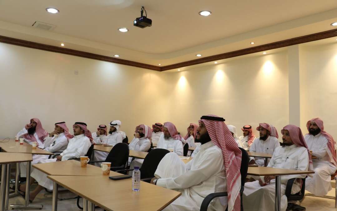 أ. عبدالعزيز الطيار يقدم دورة (تقارير راصد والنظام الإلكتروني) للمشرفين والإداريين