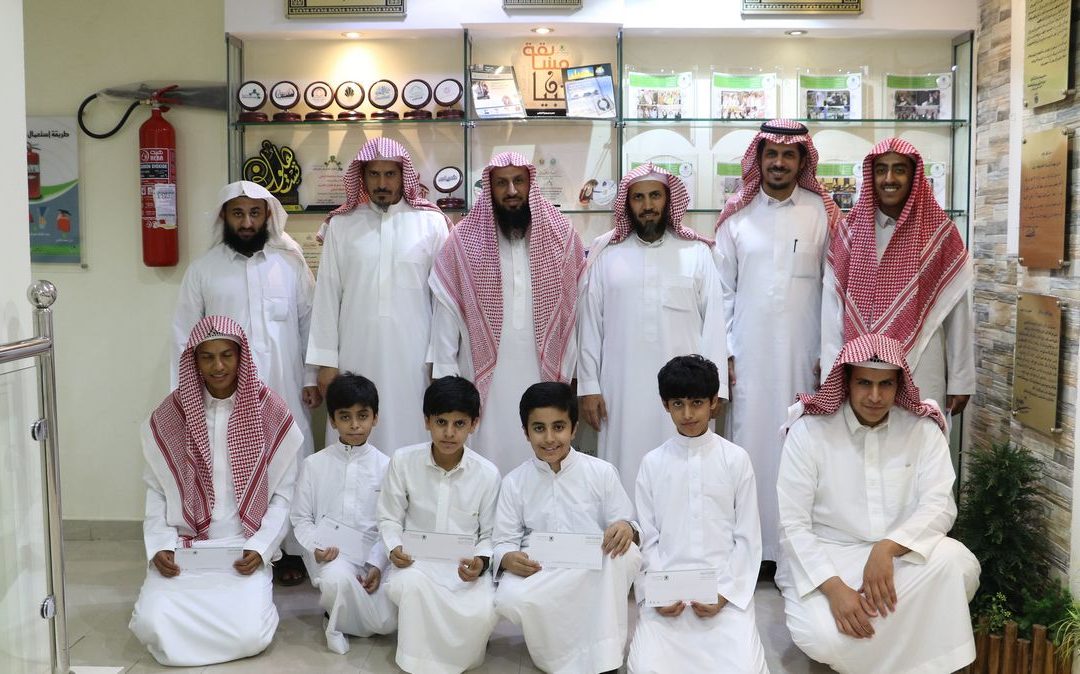 تكريم الطلاب والطالبات المتأهلين للمرحلة النهائية في مسابقة أمير منطقة الرياض