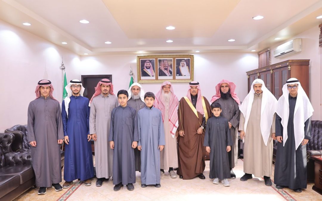 استقبال محافظ الزلفي للطلاب الفائزين في مسابقة أمير الرياض