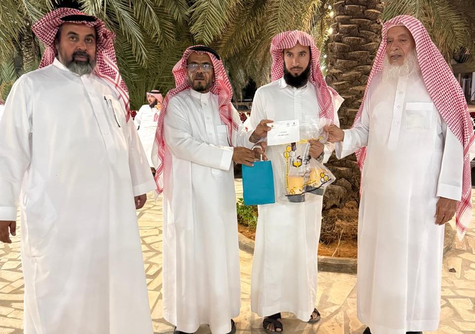 جمعية النحالين تكرم الفائزين في مسابقة أمير الرياض kpلعام 1447هـ